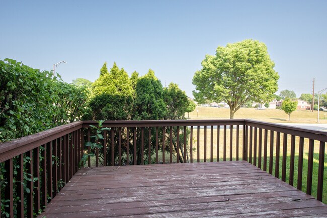 Building Photo - 889 Heatherbrook Ct