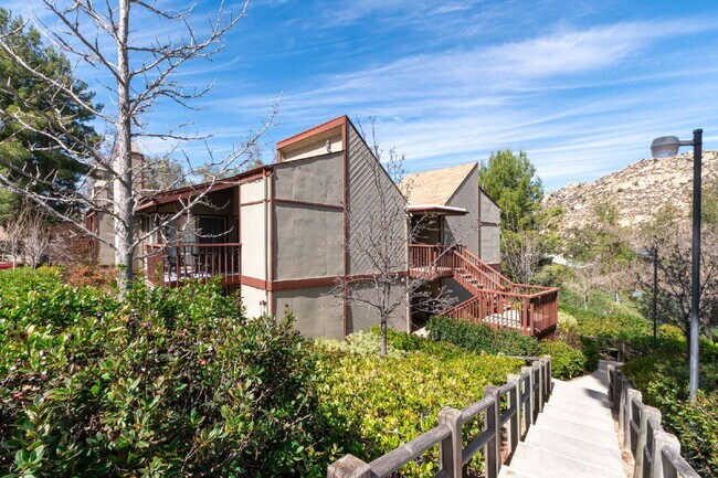 Primary Photo - Scenic Long-term Rentals!