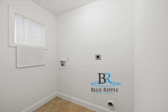 Building Photo - 1579 Walker St SE