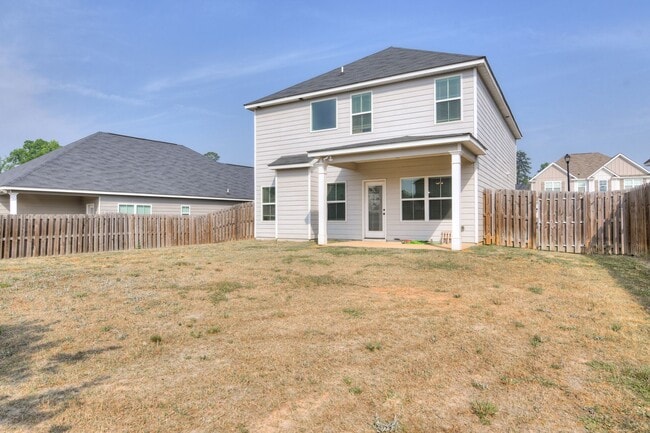 Building Photo - 4 Bedroom 2 Bathroom Two Story Home