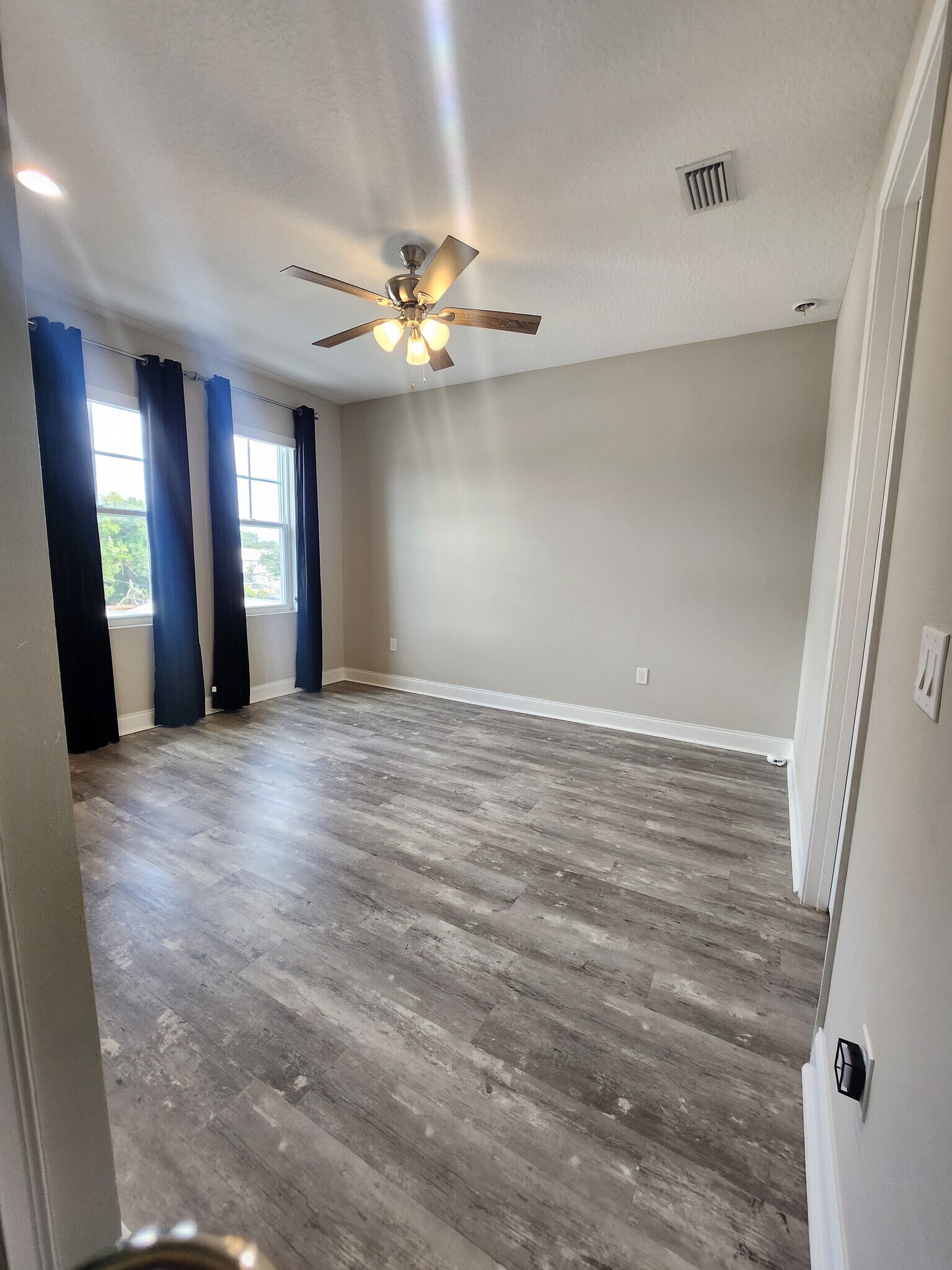 Building Photo - 4114 N Nebraska Ave