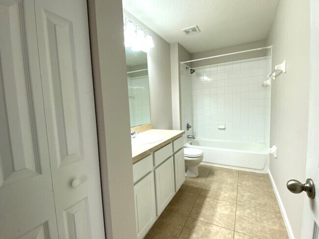 Building Photo - Spacious 3 Bedroom Port Orange Townhome!