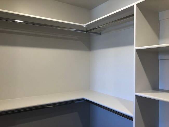 Building Photo - Reduced Rent Modern 3 Bedroom Home for Rent - 18 Month Lease Available!