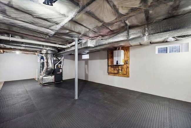 Building Photo - 814 Main St