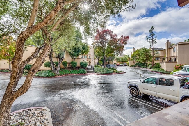 Building Photo - Welcome Home!!! - Modern and Spacious Gem! Townhouse with 2 Primary Bedrooms, Nice balcony, In re...