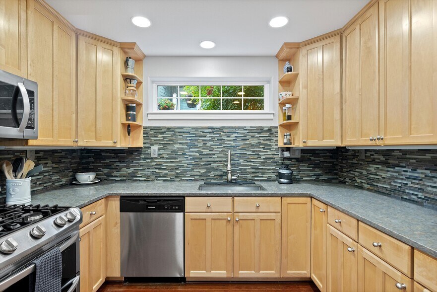 Building Photo - 9826 NW Justus Ln