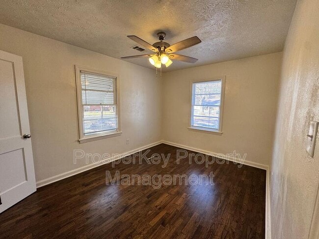 Building Photo - 1480 Brewer Ave