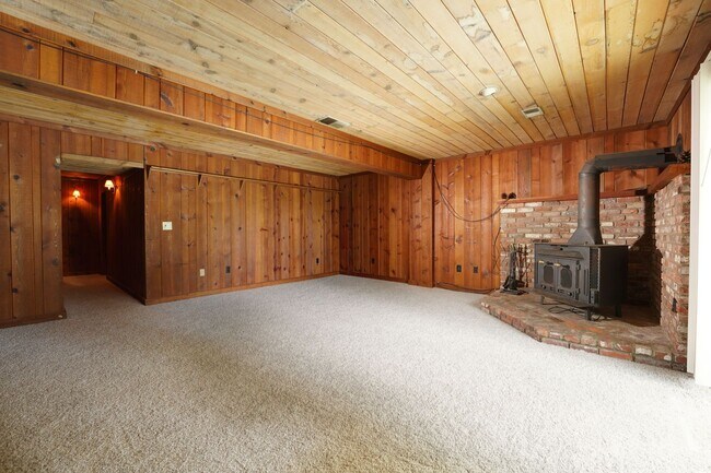 Building Photo - 203 Walker Dr