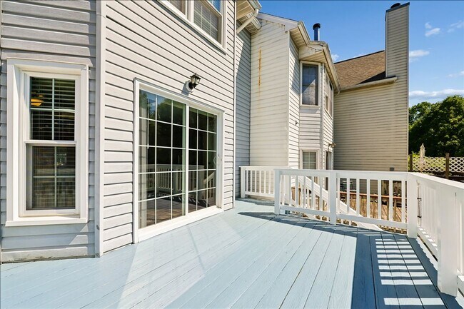Building Photo - Luxury Townhome at Lake Linganore