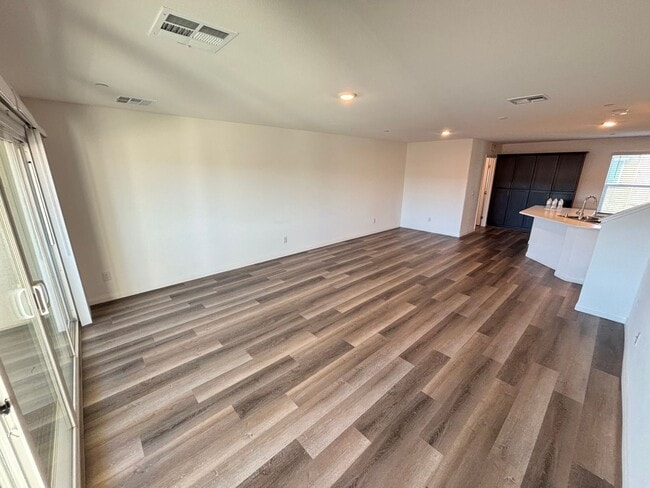 Building Photo - Beautiful 3Bed/3Bath Townhome located in Enterprise/Southern Highlands–Southwest Henderson border...