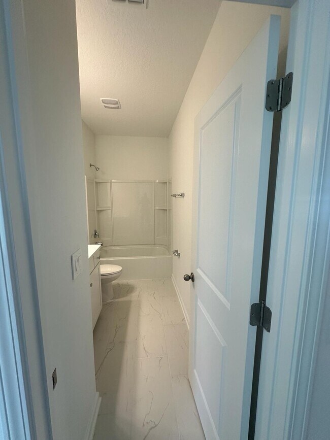Building Photo - 572 Silver Landing Dr