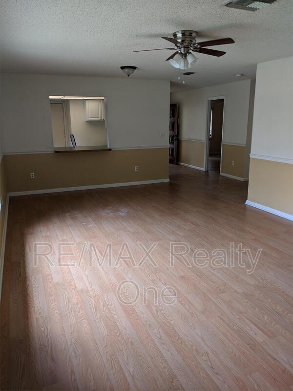Building Photo - 25 Dogwood Dr