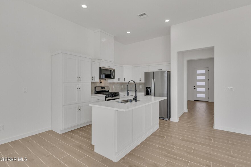 Building Photo - 12716 Middlesbrough Ave