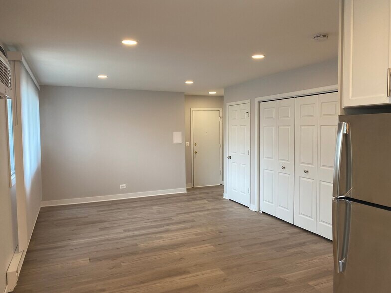 Building Photo - 5105 N East River Rd