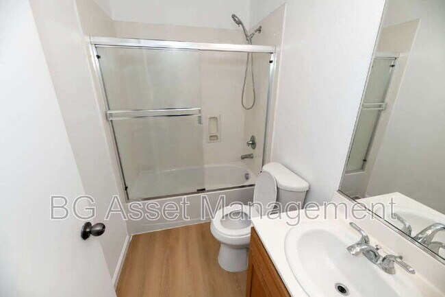 Building Photo - 128 Kingfisher St