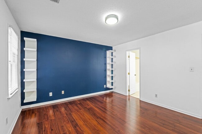 Building Photo - 5624 Darrow Dr