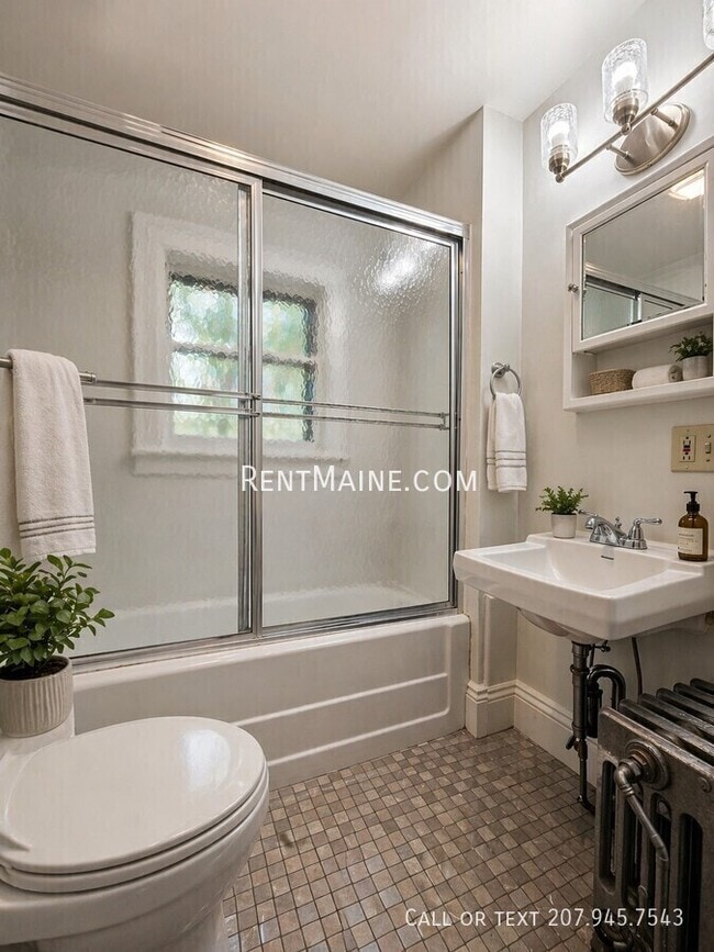 Building Photo - 113 Winthrop St