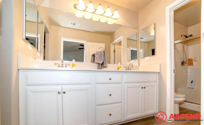 Building Photo - Modern 3 Bed / 2 Bath Home in Bakersfield – Garage + Full Appliance Package