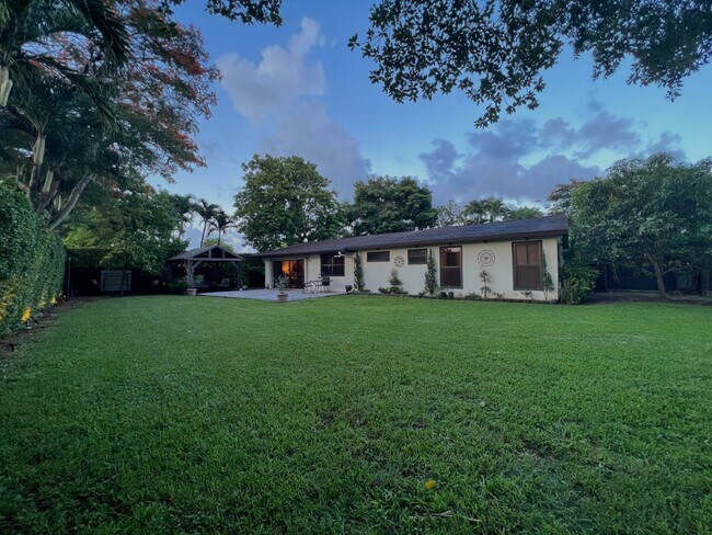 Building Photo - 7704 SW 139th Ct