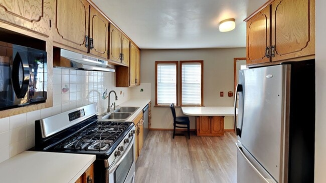 Building Photo - Welcome to this charming 3 bedroom house close to downtown Jenks!