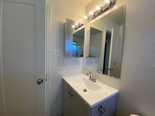 Building Photo - 973 Holman Way