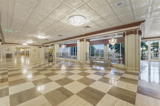 Building Photo - 2030 S Ocean Dr