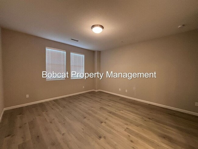 Building Photo - 860 Furlong Dr