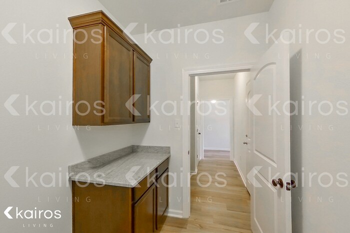 Building Photo - 1743 Park Place Dr