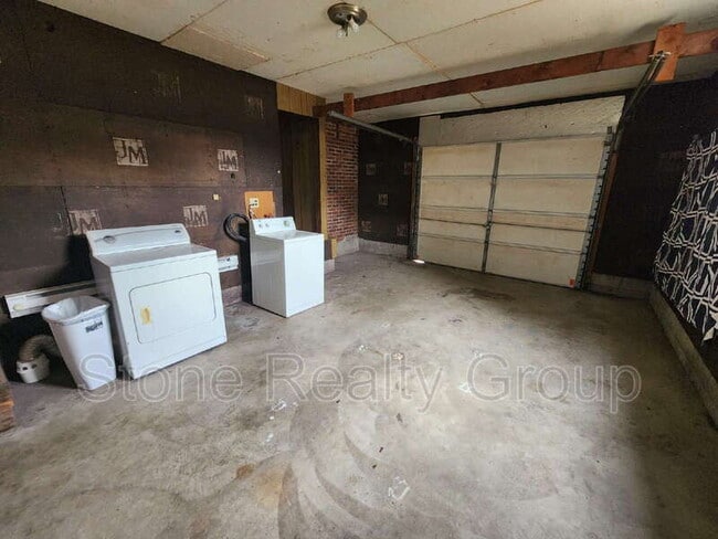 Building Photo - 1711 S Brown Ave
