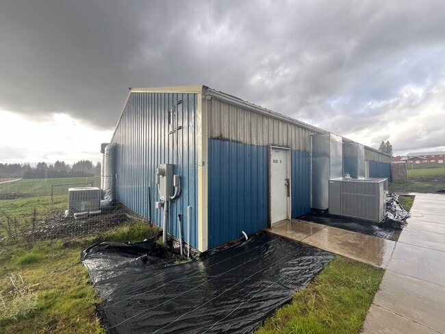 Building Photo - 16093 SW Roy Rogers Rd