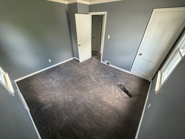 Building Photo - 3bd Bungalow w/basement