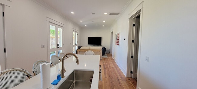 Building Photo - 506 N Beach Blvd