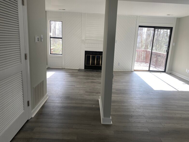 Building Photo - 1711 Early Settlers Rd
