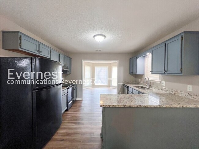 Building Photo - 3985 Fernway Dr