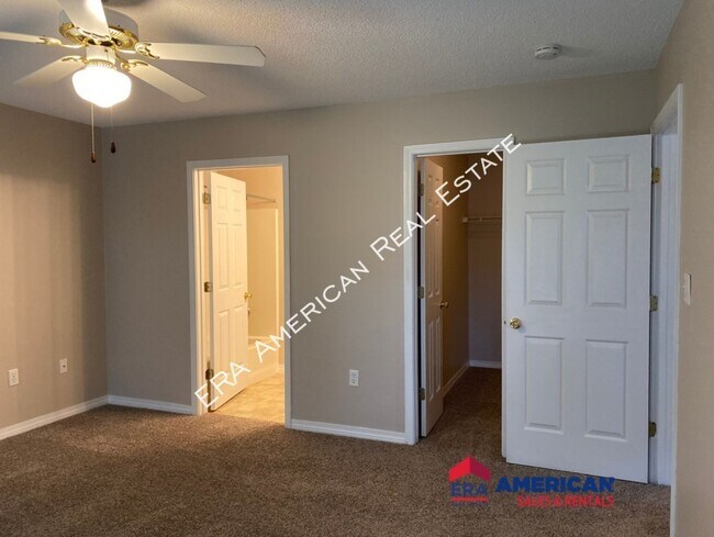 Building Photo - 2365 Hemlock Dr