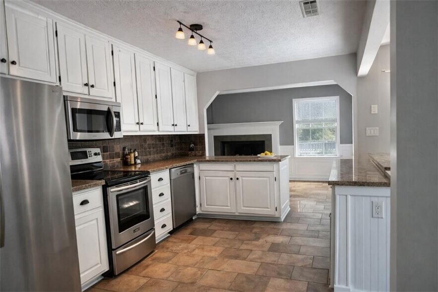 Building Photo - 3310 Southshore Ln