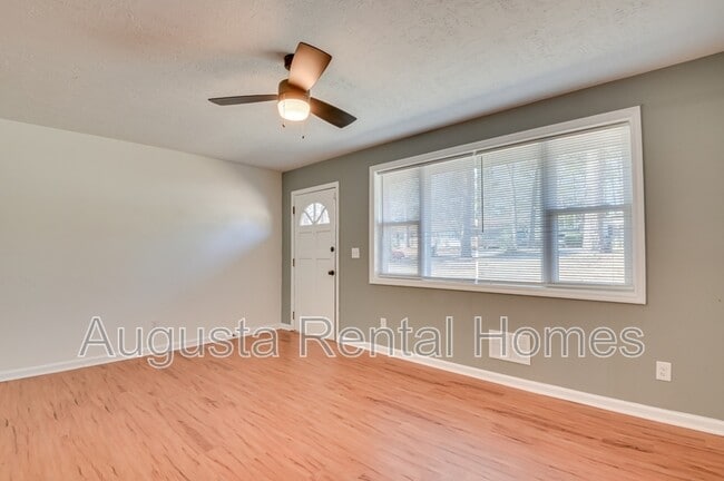 Building Photo - 2312 Mura Dr