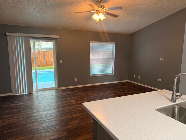 Building Photo - 3407 Fox Ridge St