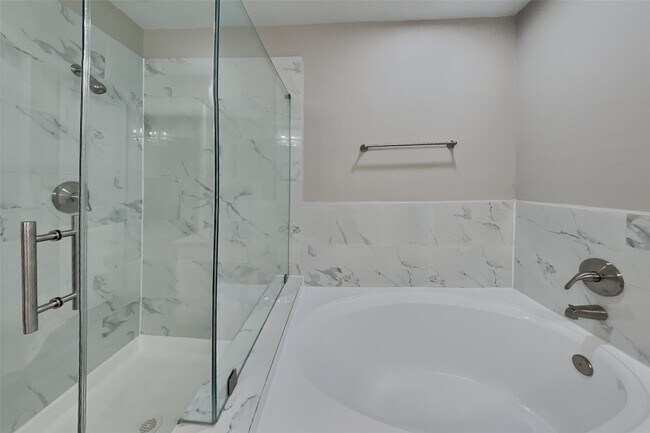 Building Photo - 18150 River Sage Dr