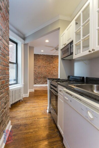 Primary Photo - 432 E 13th St