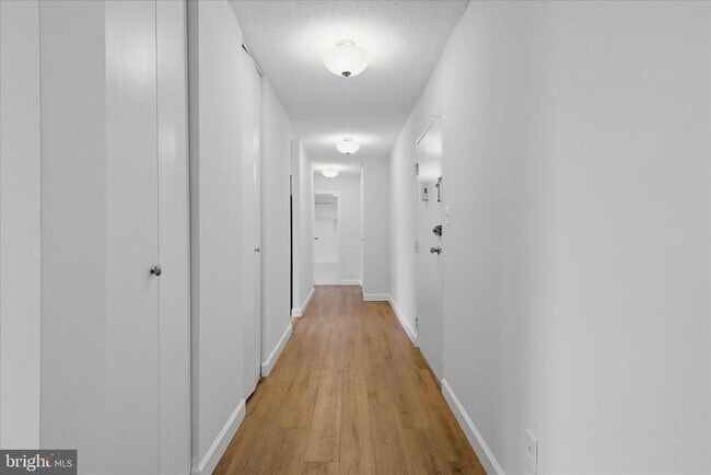 Building Photo - 1301 S Arlington Ridge Rd