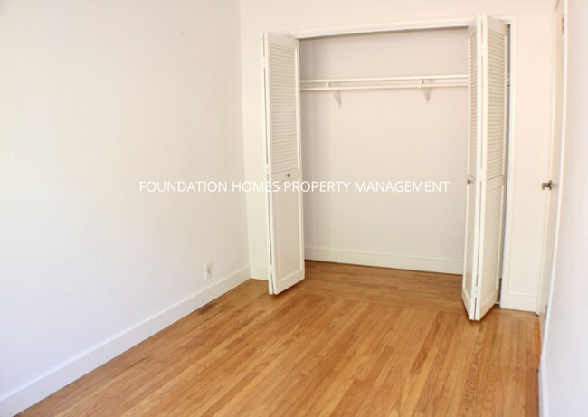 Building Photo - Dreamy Sleepy Hollow Single Story Mid-Cent...
