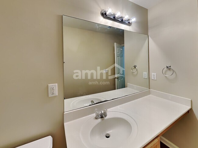 Building Photo - 125 Parkmont Ct