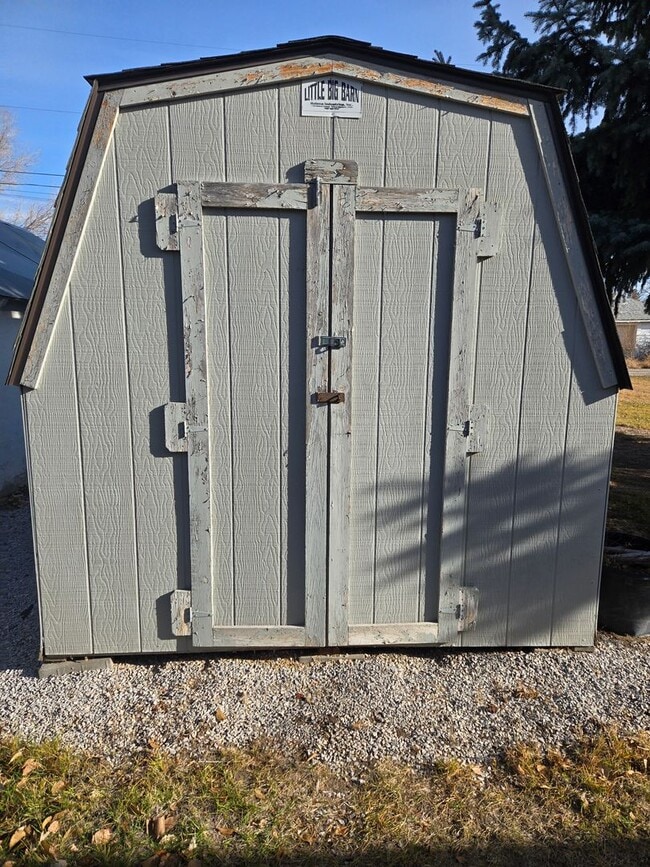 Building Photo - Three Bedroom Home - Single Car Attached Garage - in Townsend!