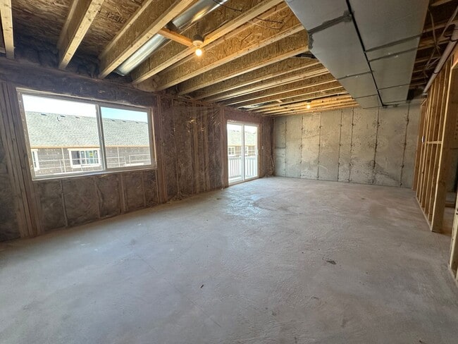 Building Photo - 5260 Acacia Dr