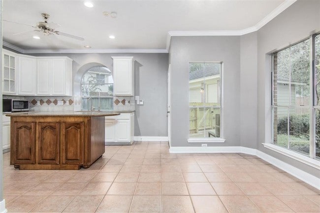 Building Photo - 2117 Enchanted Lake Dr