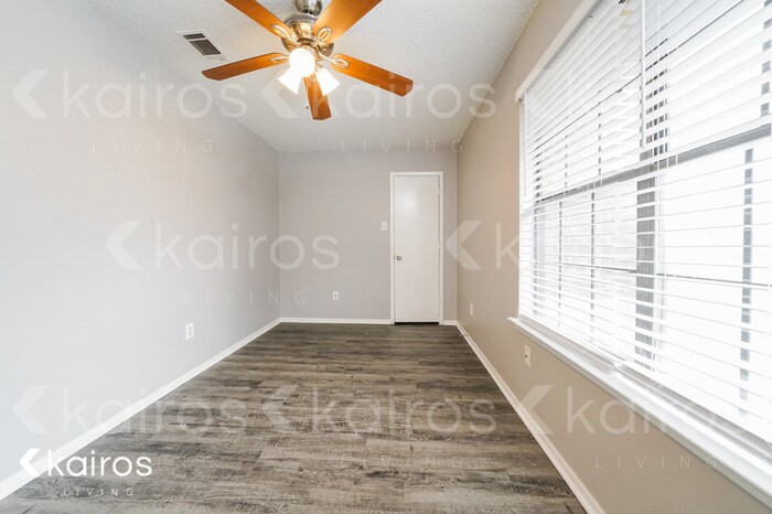Building Photo - 2116 Woodnote Ln