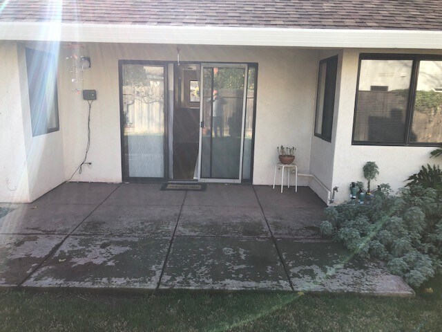 Building Photo - Nice 3bd/2bth home with private yard!
