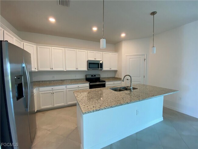 Building Photo - 14857 Portico Blvd