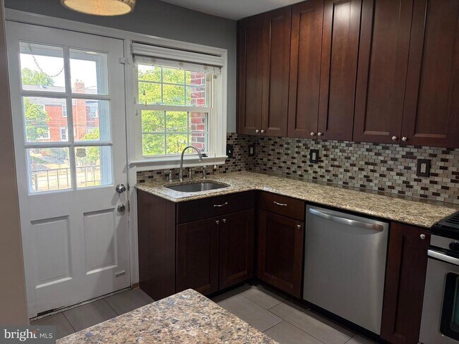 Building Photo - 1543 Cottage Ln